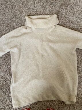 525 America off white turtleneck Sweater with pockets